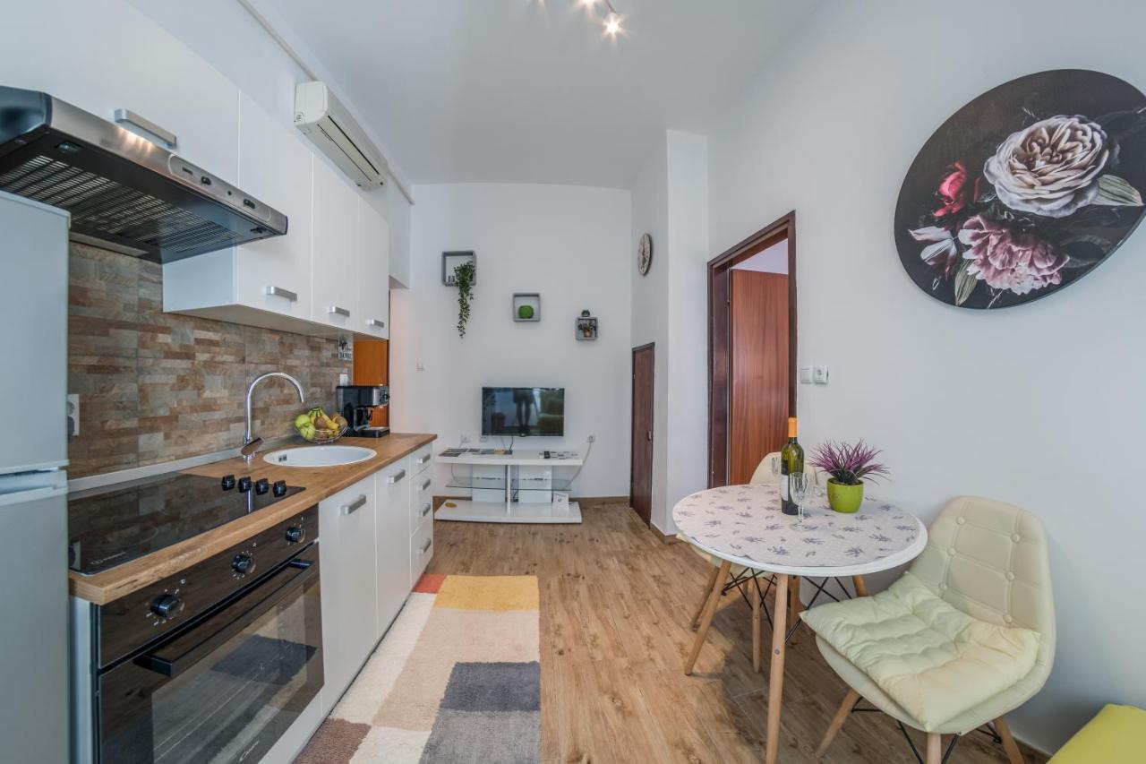 Apartment Ljube Pula Extérieur photo