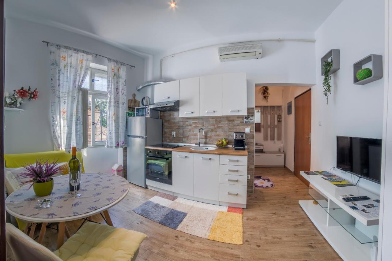 Apartment Ljube Pula Extérieur photo